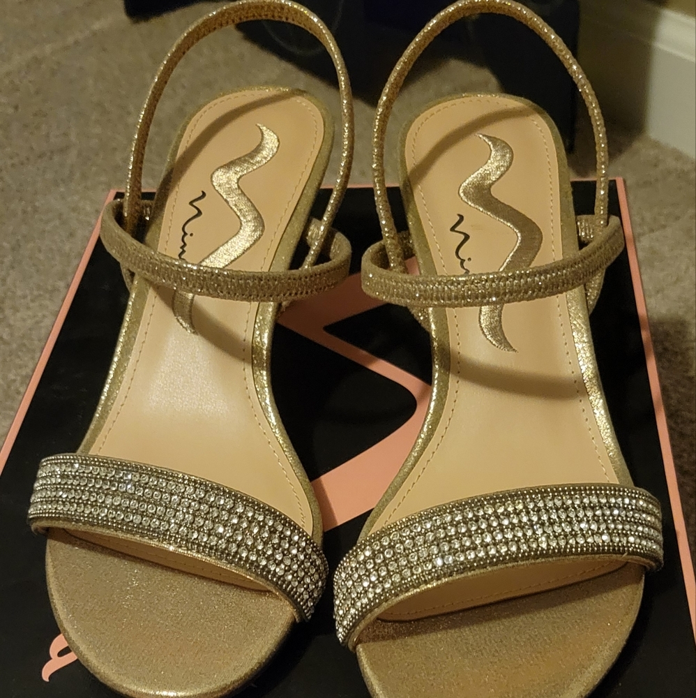 BRAND NEW NINA WOMENS GOLD GEM SANDAL